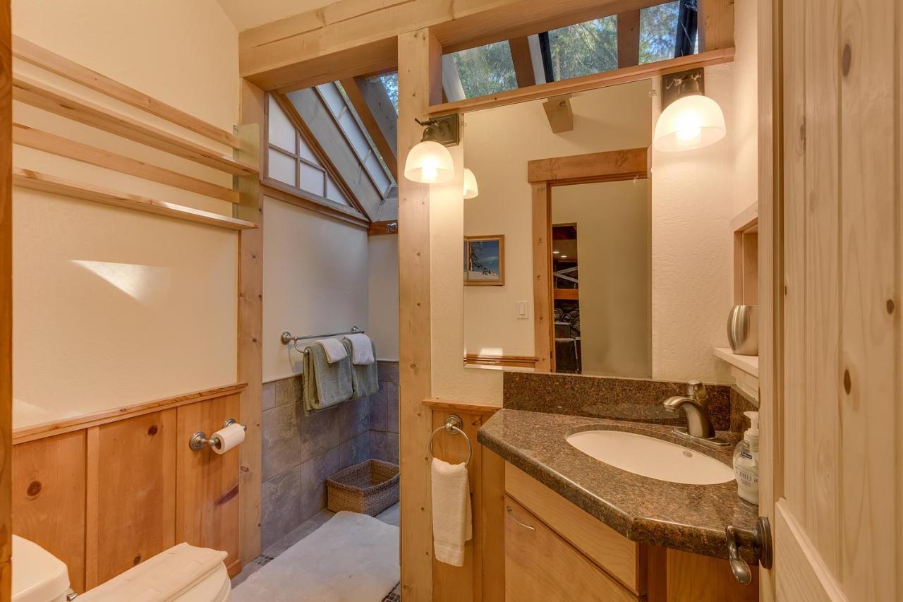 West Pine Cabin On The West Shore - 2 Bedroom W 2 Bonus Rooms, Hot Tub, Pool Table & Pet Friendly Tahoe City Exterior photo